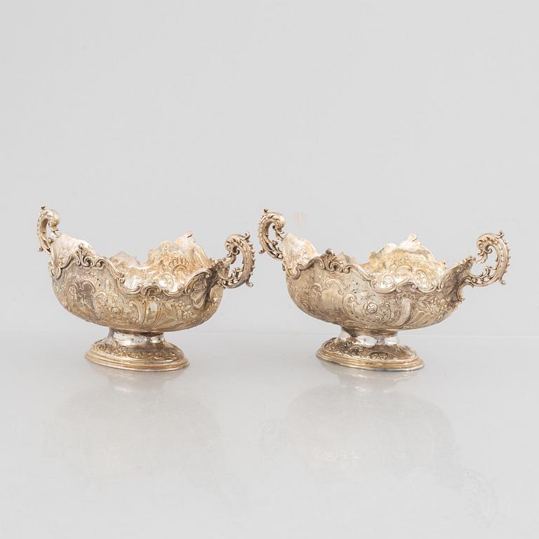 Walter & John Barnard, and Goldmisths & Silversmiths Co, a pair of silver bowls, London, England, 1894.