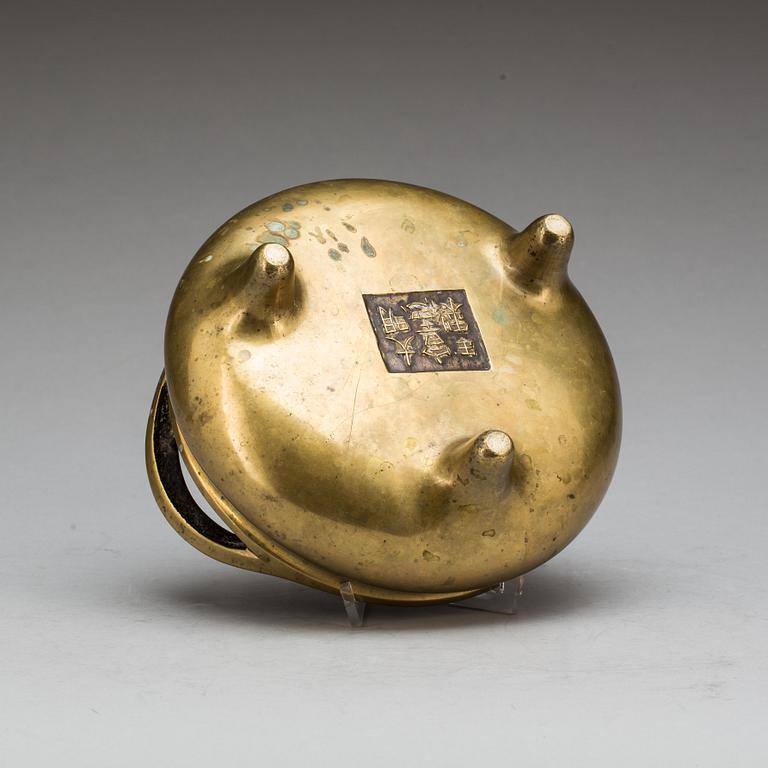 RÖKELSEKAR, brons. Qing dynastin med Xuande sex karaktärers märke. 1800/1900-tal.