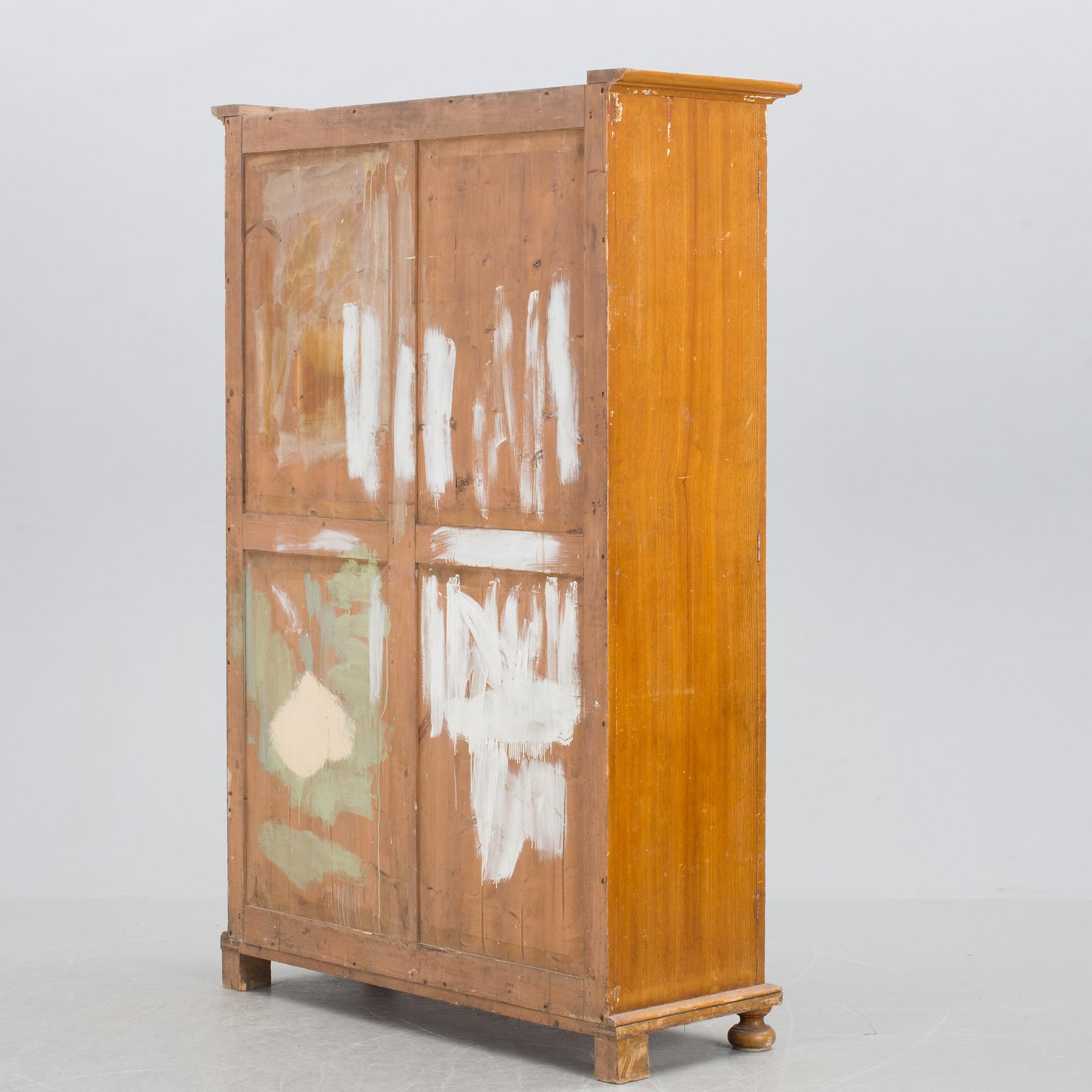 VITRINSKÅP, omkring sekelskiftet 1800/1900.