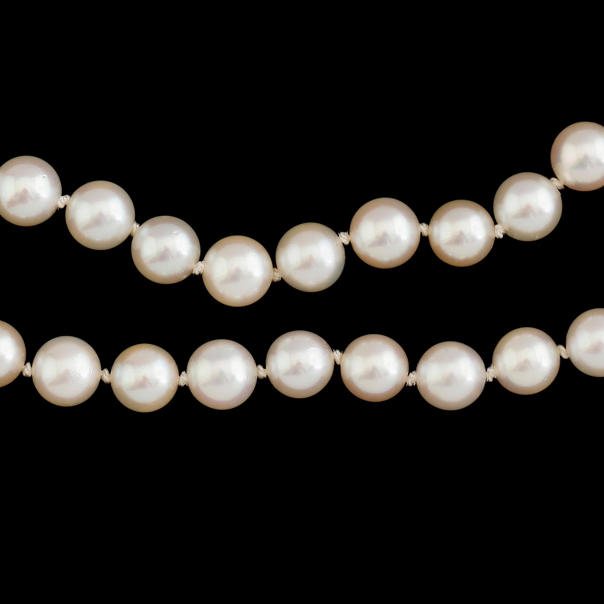 COLLIER, odlade saltvattenspärlor, lås i silver.
