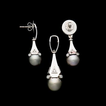 A PAIR OF EARRINGS AND A PENDANT, 18K white gold, South Sea pearls, brilliant cut diamonds.