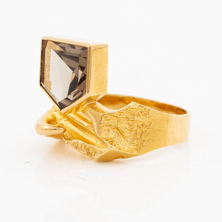 Lapponia ring 18K gold with smoky quartz, 1976.