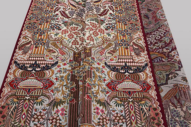 Matta, Kashmar, ca 392 x 300 cm.