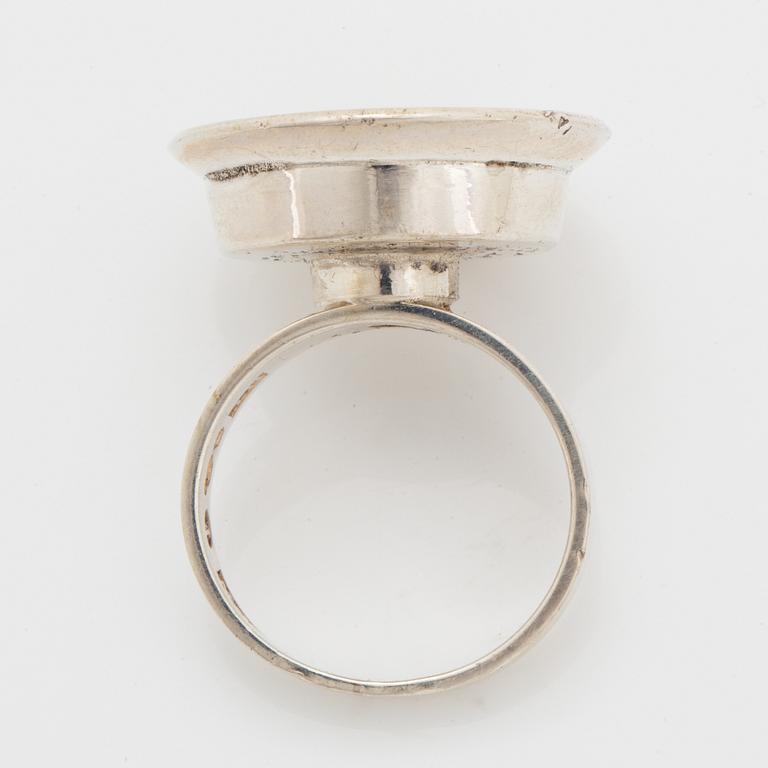 A sliver ring with gilded parts and a synthetic spinel. Alton, Falköping 1969.