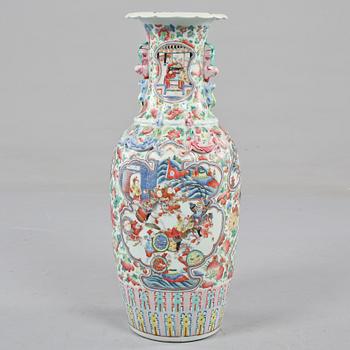 GOLVVAS, porslin, Kina, 1900-tal.