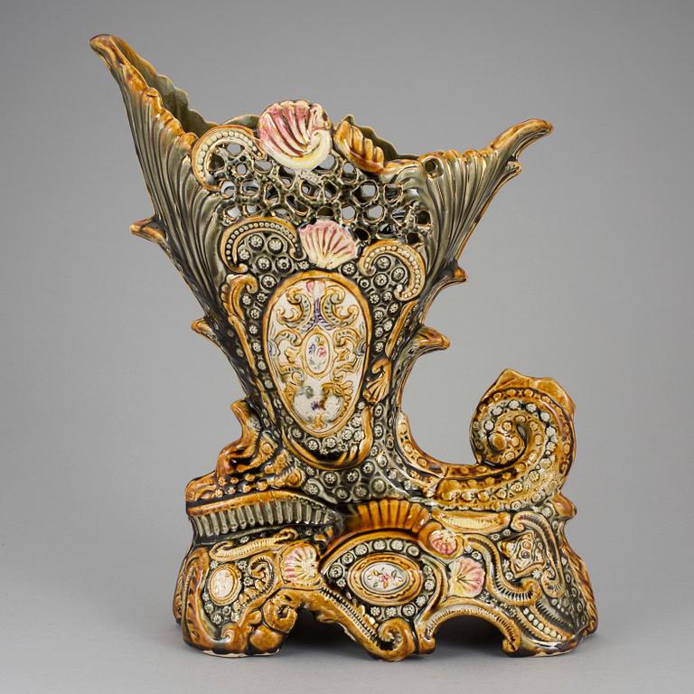 A majolica vase from the late 19th century.