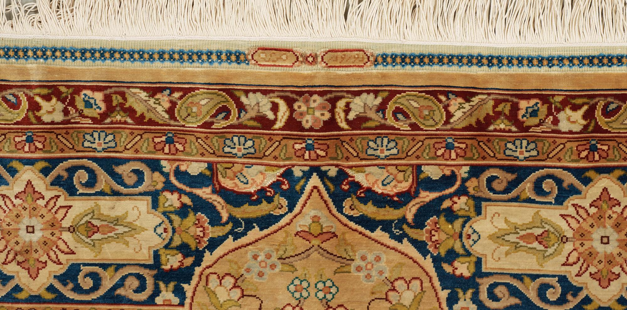 SEMIANTIK SILKE HEREKE. 133,5 x 101,5 cm. (längden inkluderar de slätvävda delarna av kortsidorna).