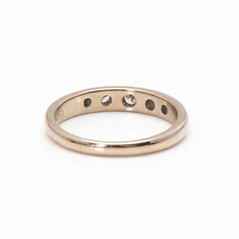 A 14K white gold ring with diamonds ca. 0.15 ct in total. Estetika Oy, Helsinki 2000.