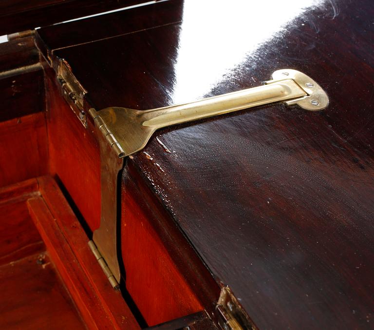 A drinks cabinet from China, second half of the 20th century.