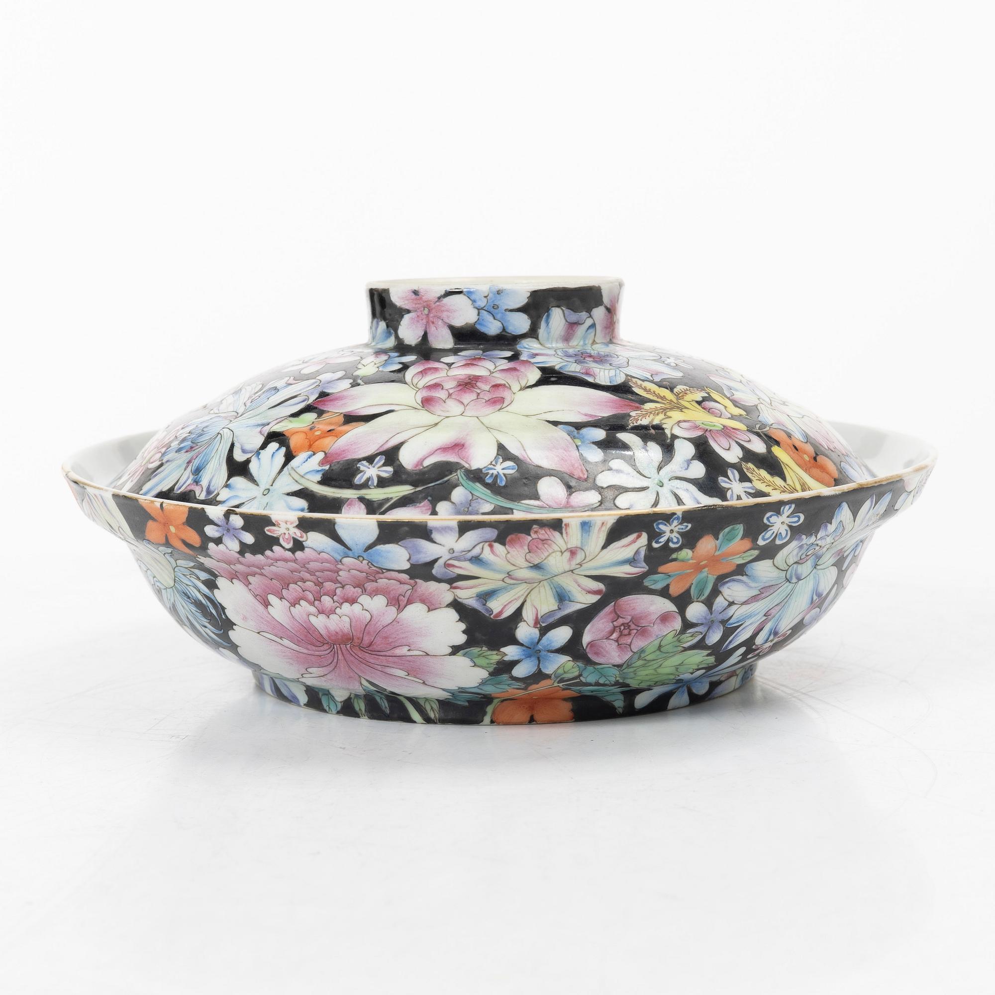 Skål med lock, porslin. Kina, sen Qingdynasti/1900-tal.