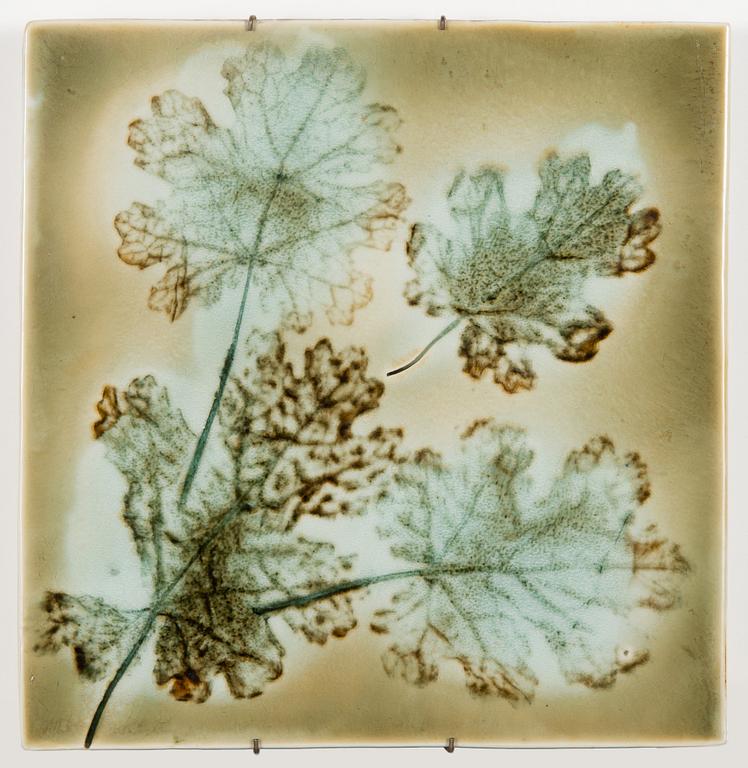 Toini Muona, relief, stengods, signerad TM Arabia.