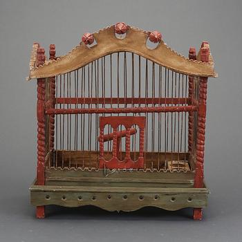 FÅGELBUR, bemålat trä. 1900-tal.