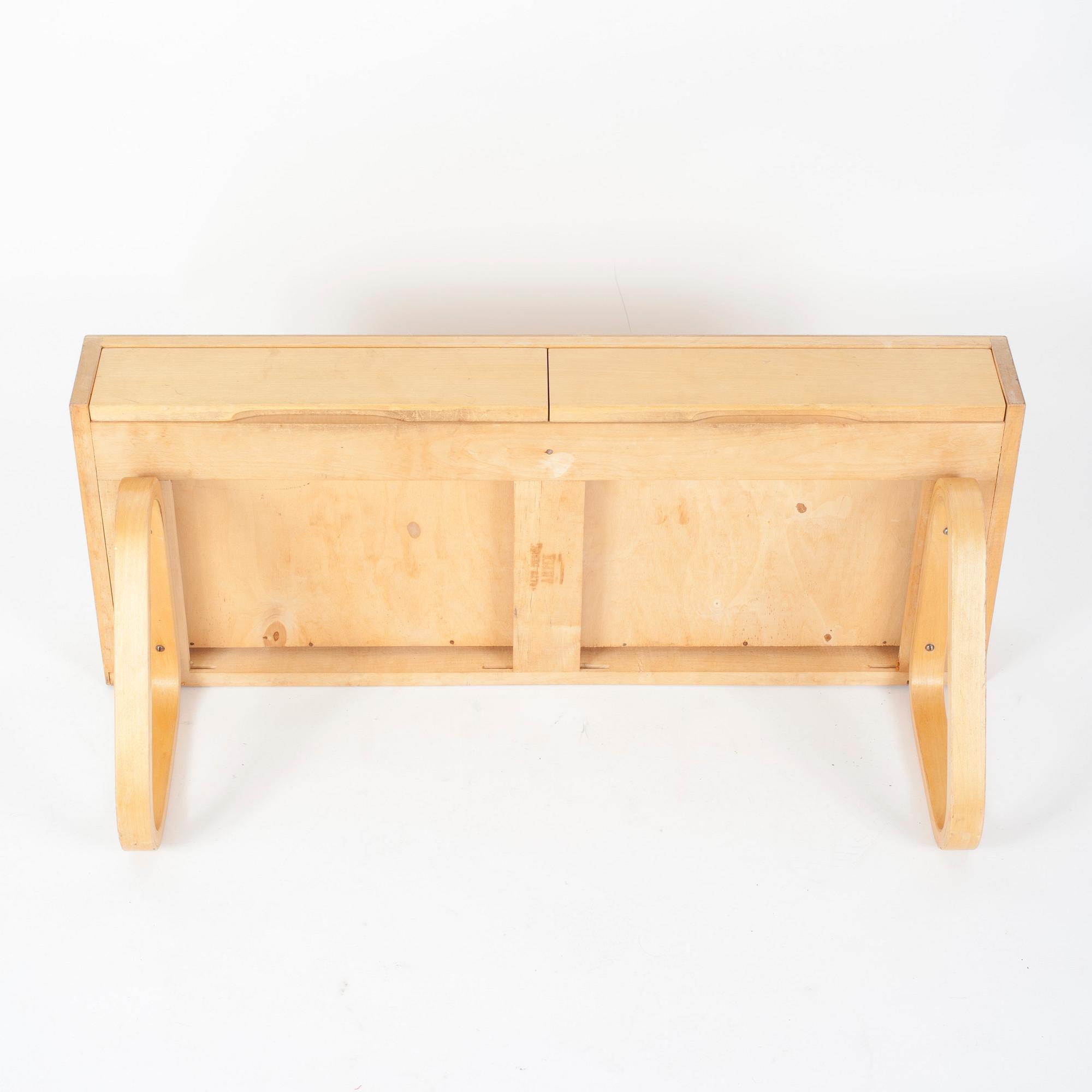 VÄGGKONSOL / VÄGGHYLLA MED TVÅ LÅDOR, Alvar Aalto, 1940-talets slut.
