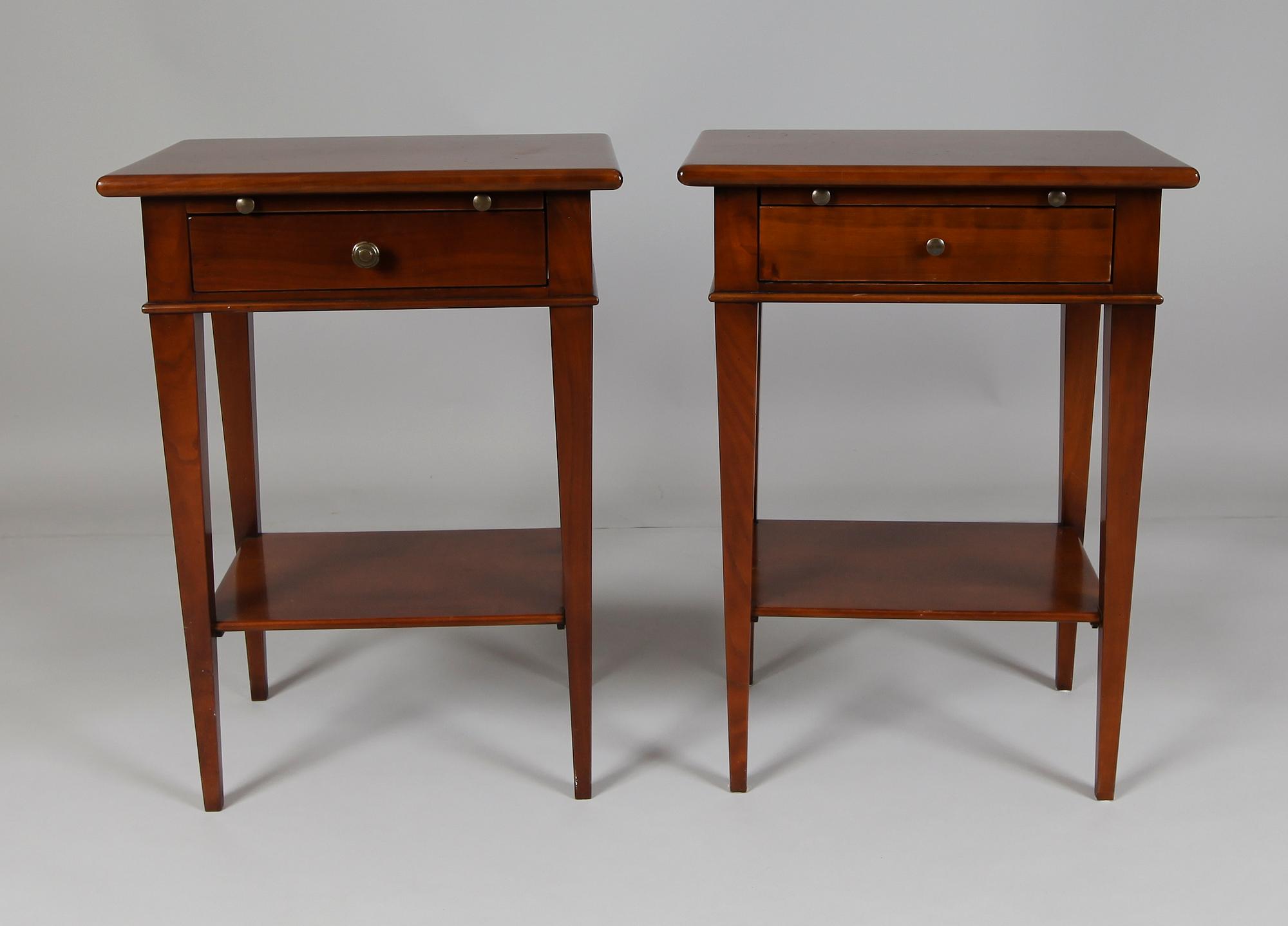 SÄNGBORD, 1 par, Richelieu, Frankrike, 1900-talets andra hälft.