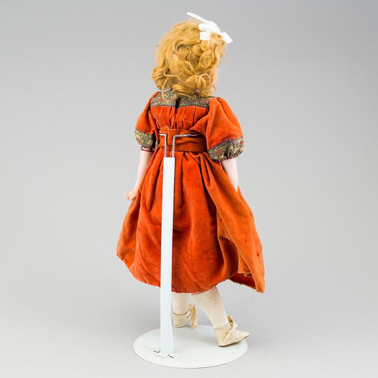 a Armand Marseille porcelaine doll from around 1900.