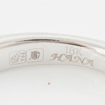Ring, 18K white gold with small brilliant-cut diamonds.