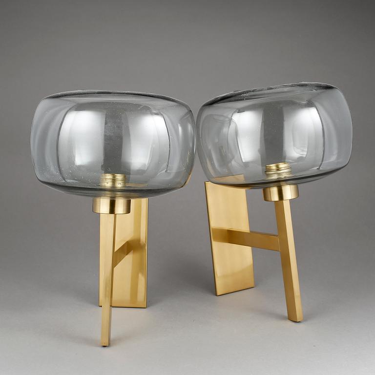 VÄGGLAMPOR, ett par, gulmetall, 1960/70-tal.