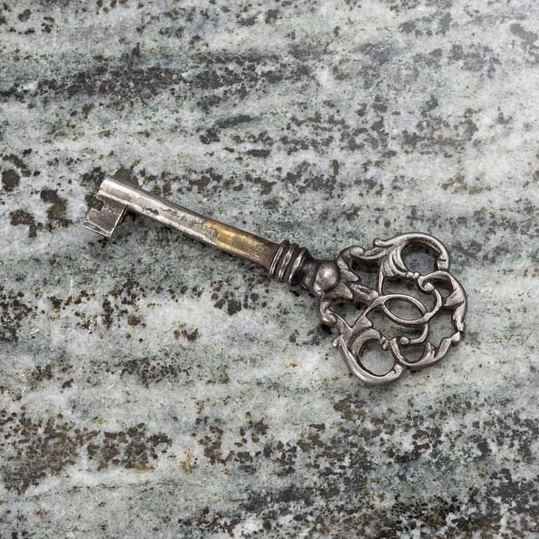 A Rococo style chest of drawers, first half of the 20th Century.