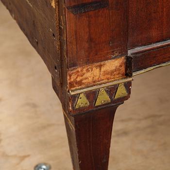 A late Gustavian mahogany chest of drawers.