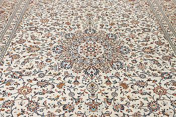 A Kashan carpet, c. 403 x 300 cm.