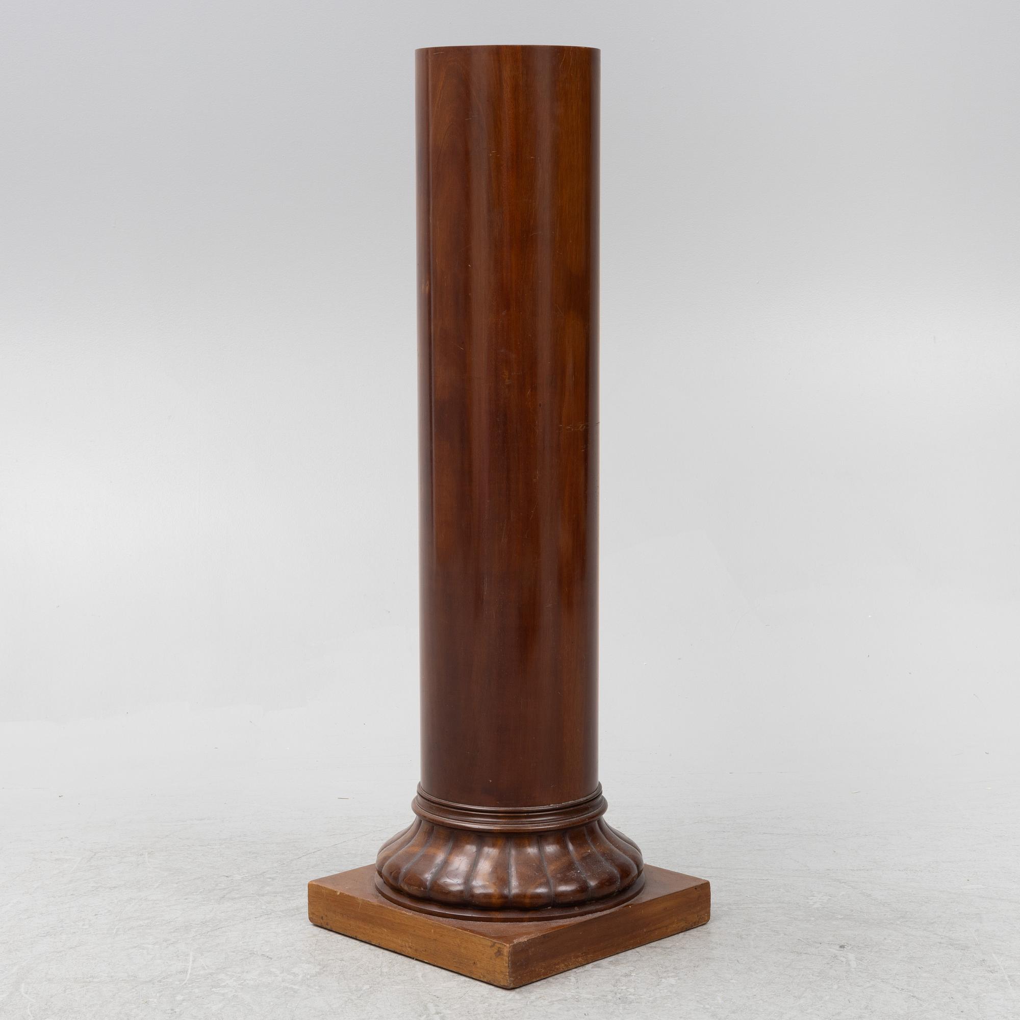 Pedestal, column-shaped, first half of the 20th Century.