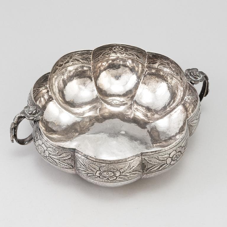 a silver bowl by Plateria Mendoza, Mexico City in the 1930's. Weight ca 900 g.