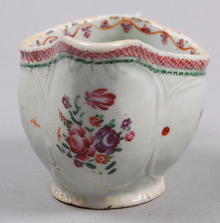 SÅSSNIPA PÅ FAT, porslin, Kina, Qianlong 1736-95.