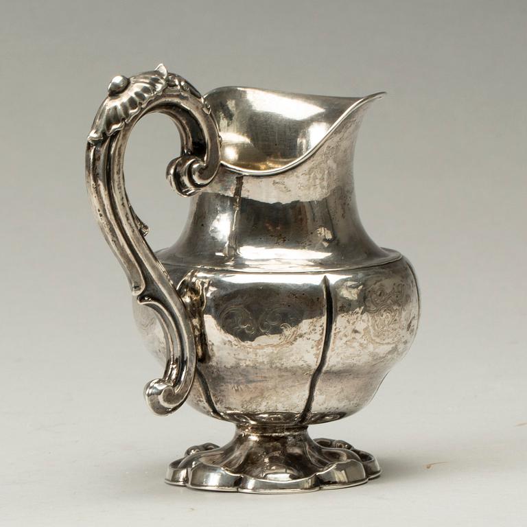 MJÖLKKANNA, silver, nyrokoko, Bror Eric Skogsborg, Eskilstuna. 1861. Vikt ca 150 g.