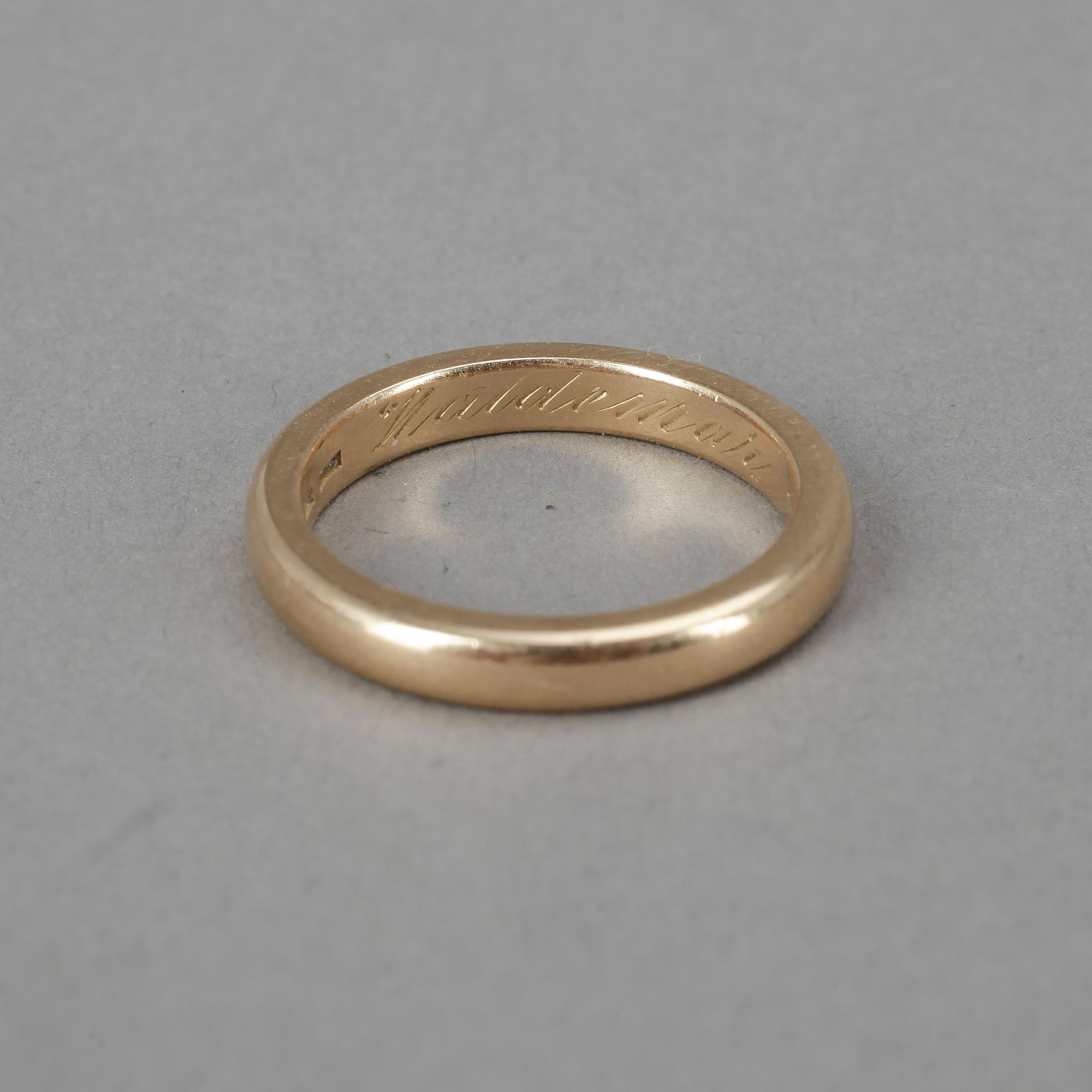 RINGAR, 7 st, guld, varav 2 med stenar, tot vikt 40 gram, mestadels 18 k.