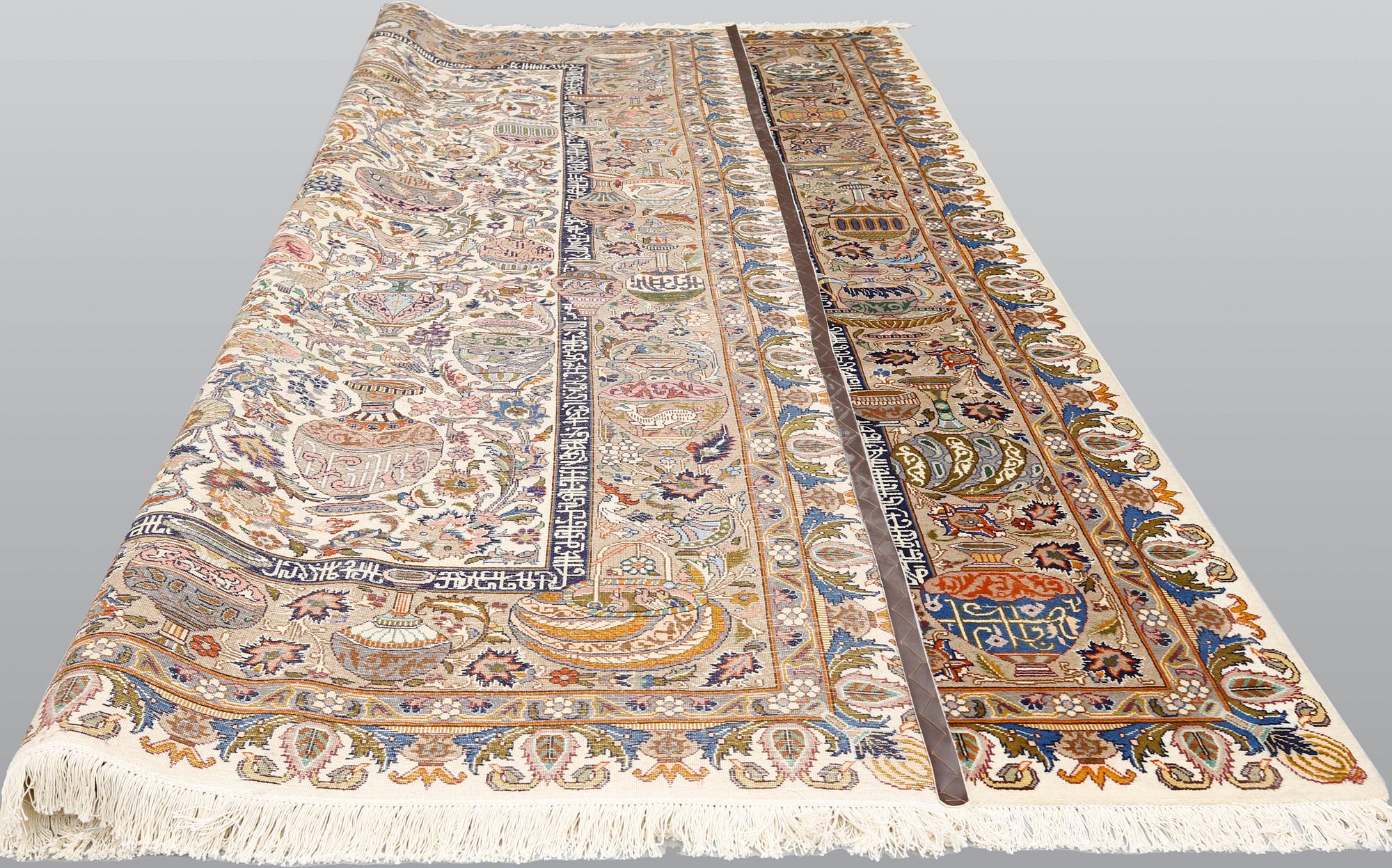 Matta, figural Kashmar, ca 393 x 293 cm.