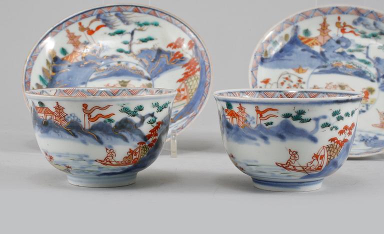 KOPPAR MED FAT, ett par, porslin, Kina, Qianlong (1736-95).
