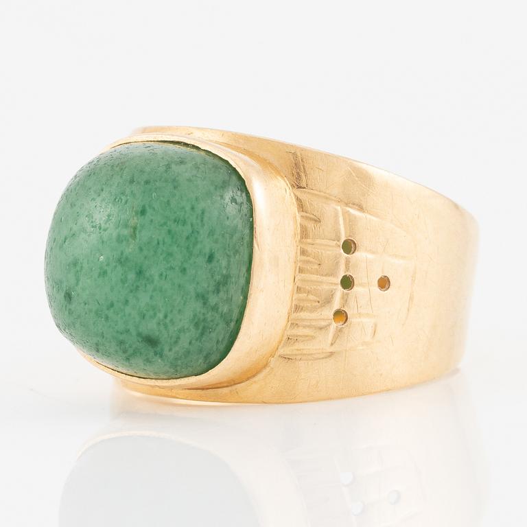 Ring, 18K gold with aventurine quartz.