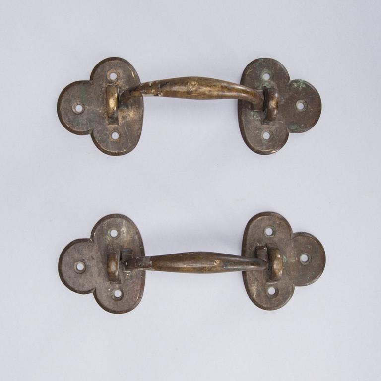 HANDTAG, ett par, brons, 1700-tal.