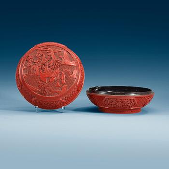 A red lacquer box with cover, Qing dynasty.