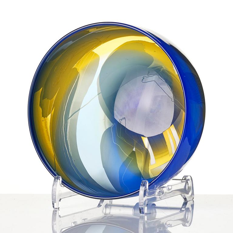 Ann Wolff, a glass bowl, Stenhytta Glass Studio, Transjö, glassblower Wilke Adolfsson.