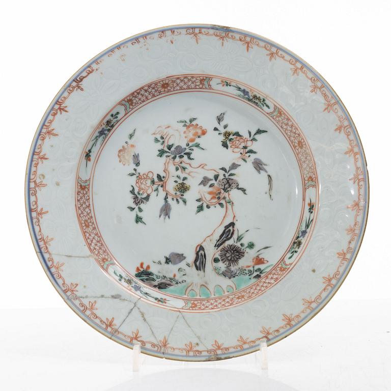 Tallrikar, fyra stycken, porslin, Kina, 1700-talets första hälft.