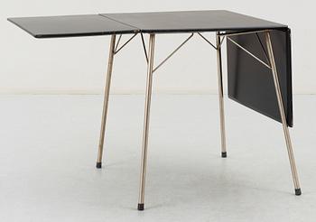 MATBORD, Fritz Hansen Danmark. Design: Arne Jacobsen, 1960-tal. Etikettmärkt undertill.