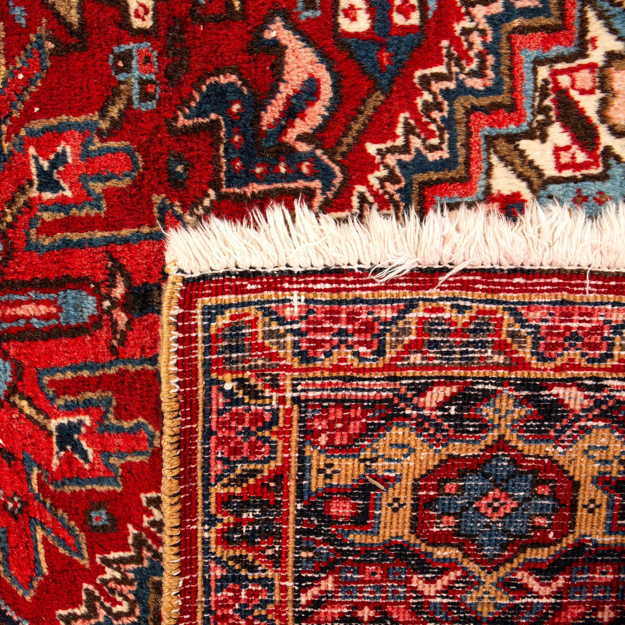 Carpet, semi-antique Heriz, northwestern Persia, approx. 390 x 305 cm.