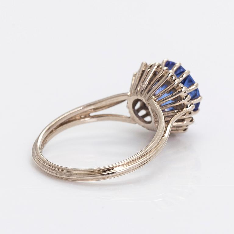 Ring, faceted tanzanite, brilliant cut diamonds, 14K white gold, 1973.