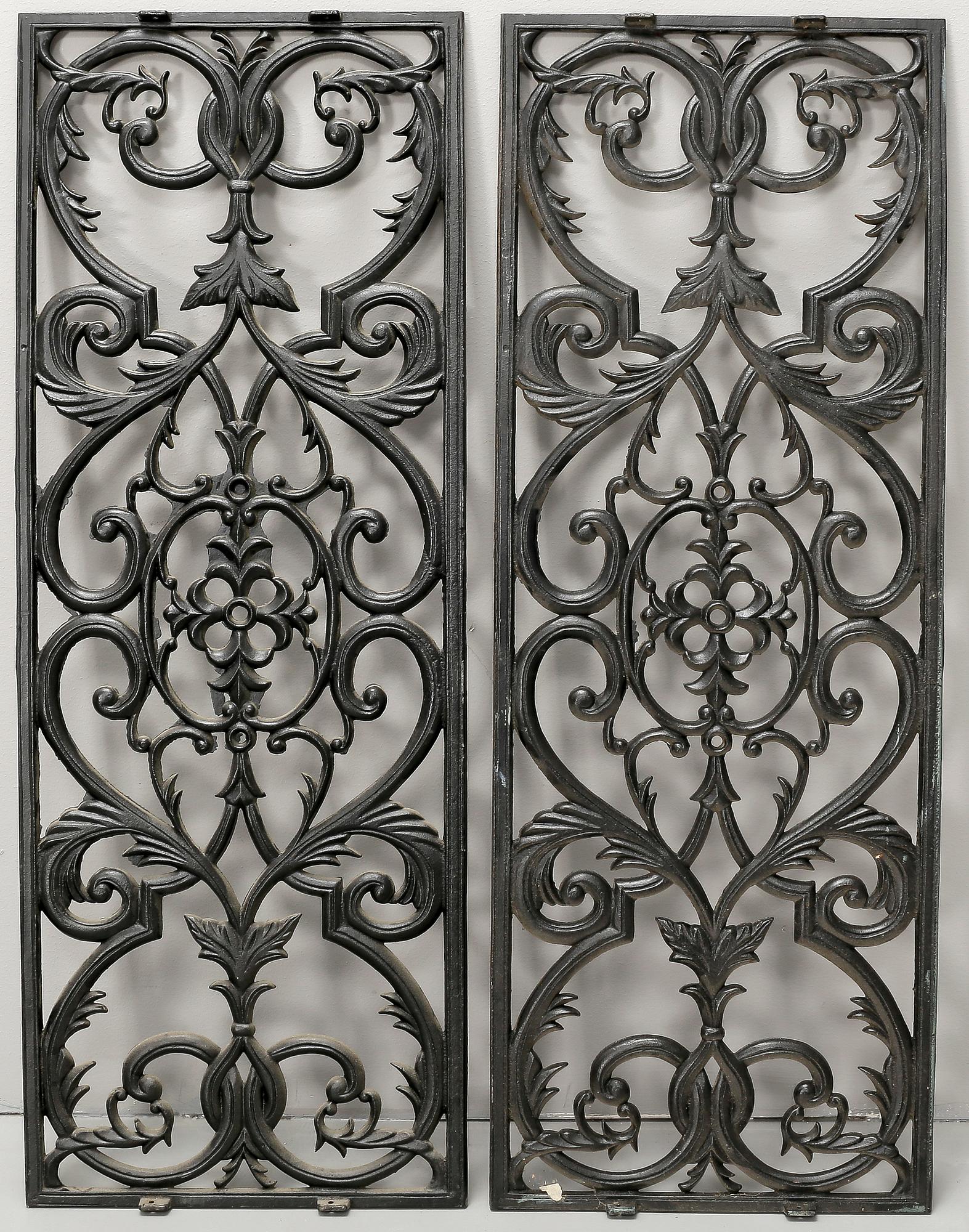 FÖNSTERGALLER, ett par, gjutjärn. Hälsingland.