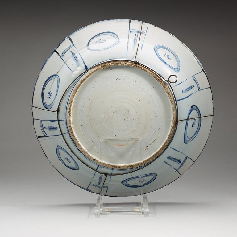 A large blue and white kraak charger, Ming dynasty, Wanli (1572-1620).