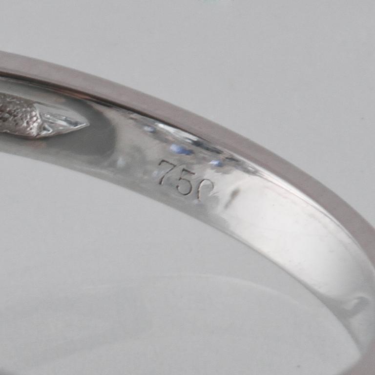 RING, 18K vitguld med briljantslipade diamanter ca 0.24 ct, blå safirer ca 2.05 ct samt topas ca 6.93 ct. Vikt 5,6 g.