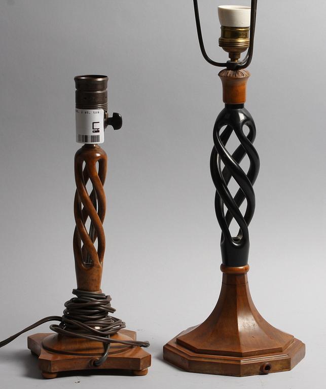 BORDSARMATURER, 2 st, trä, 1920-tal.