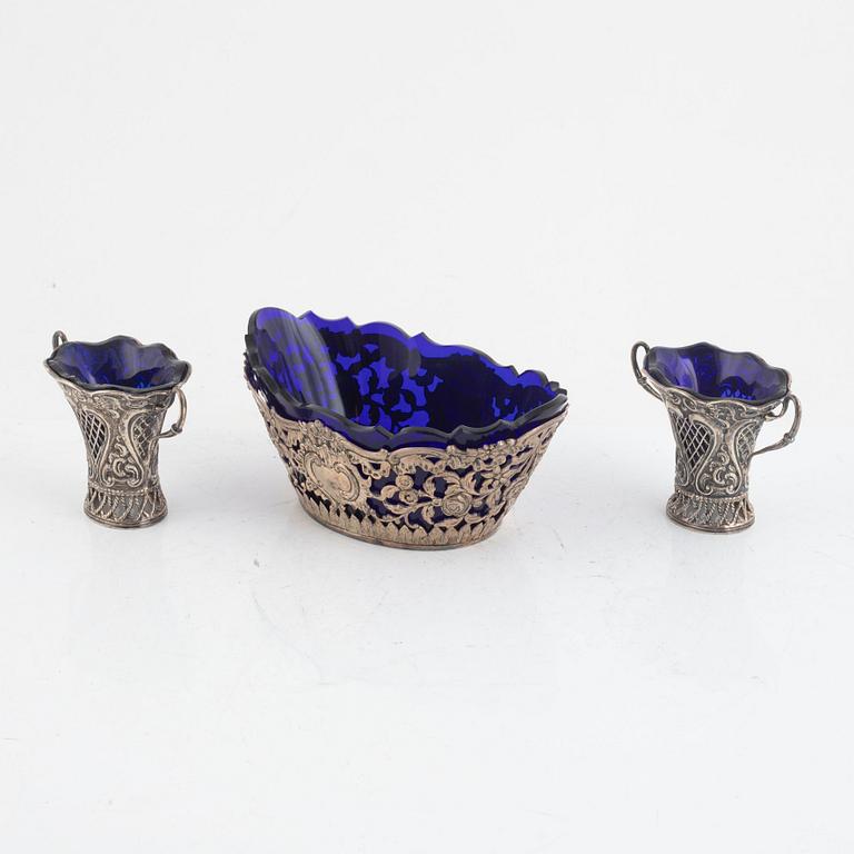 A silver and glass bown and pair of vases, 19th-20th Century,