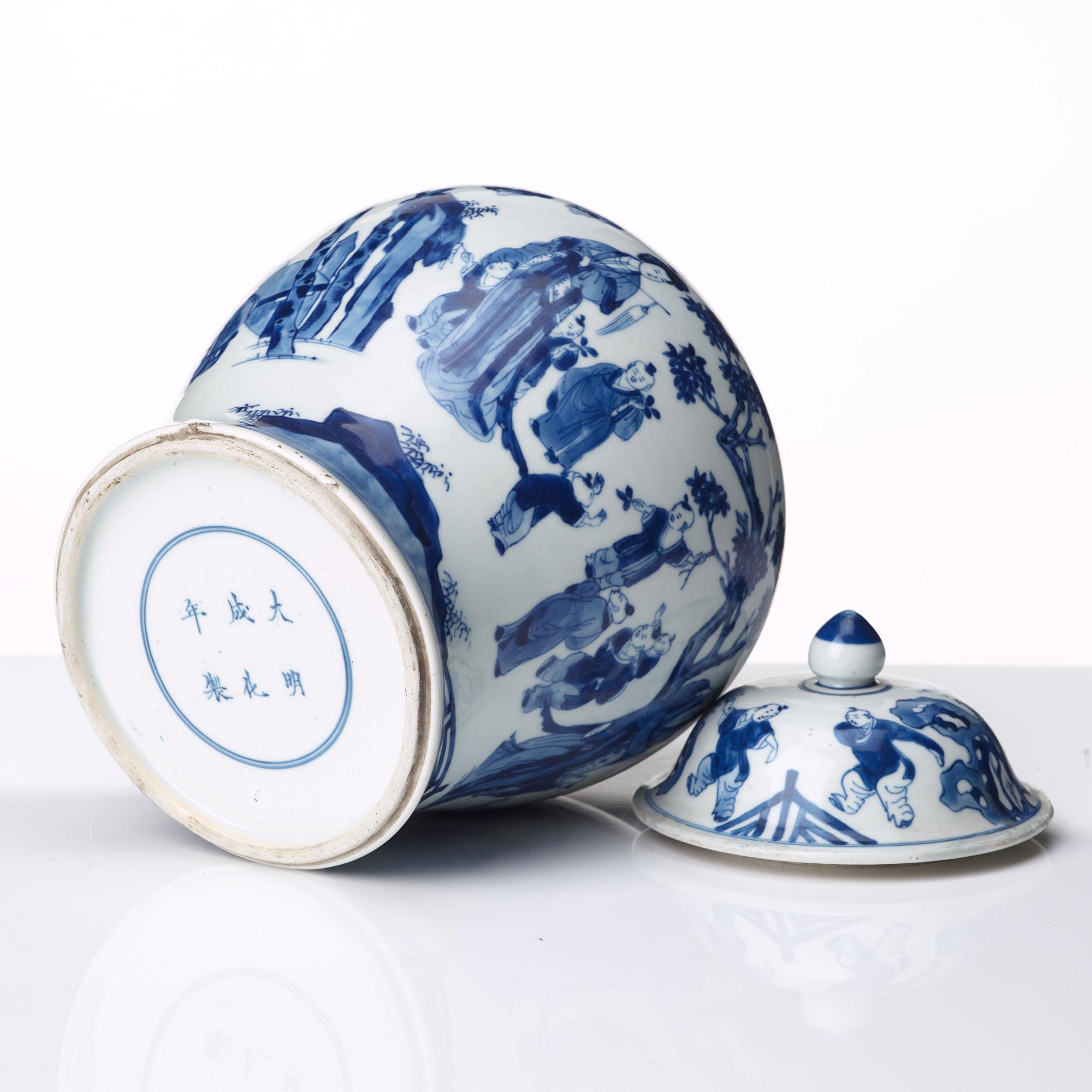 URNA med LOCK, porslin. Qingdynastin, Kangxi (1662-1722).