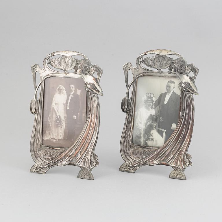 A pair of silver plated Art Noveau photo frames. Early 20th century.