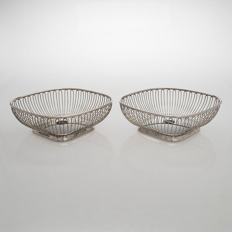 Alessi, a set of three serving bowls '370' and '845', Italy.