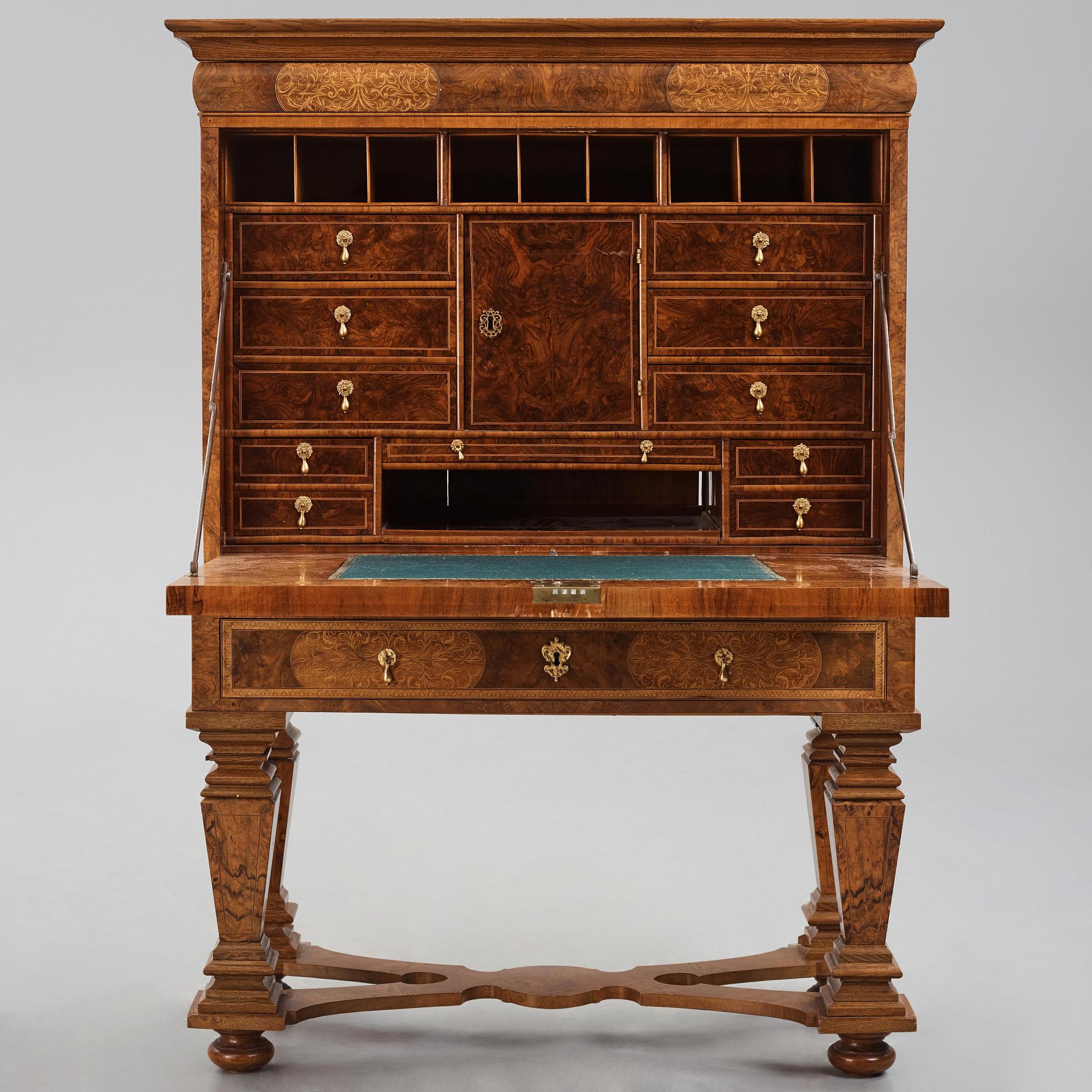 A English William and Mary (Baroque) secretaire.