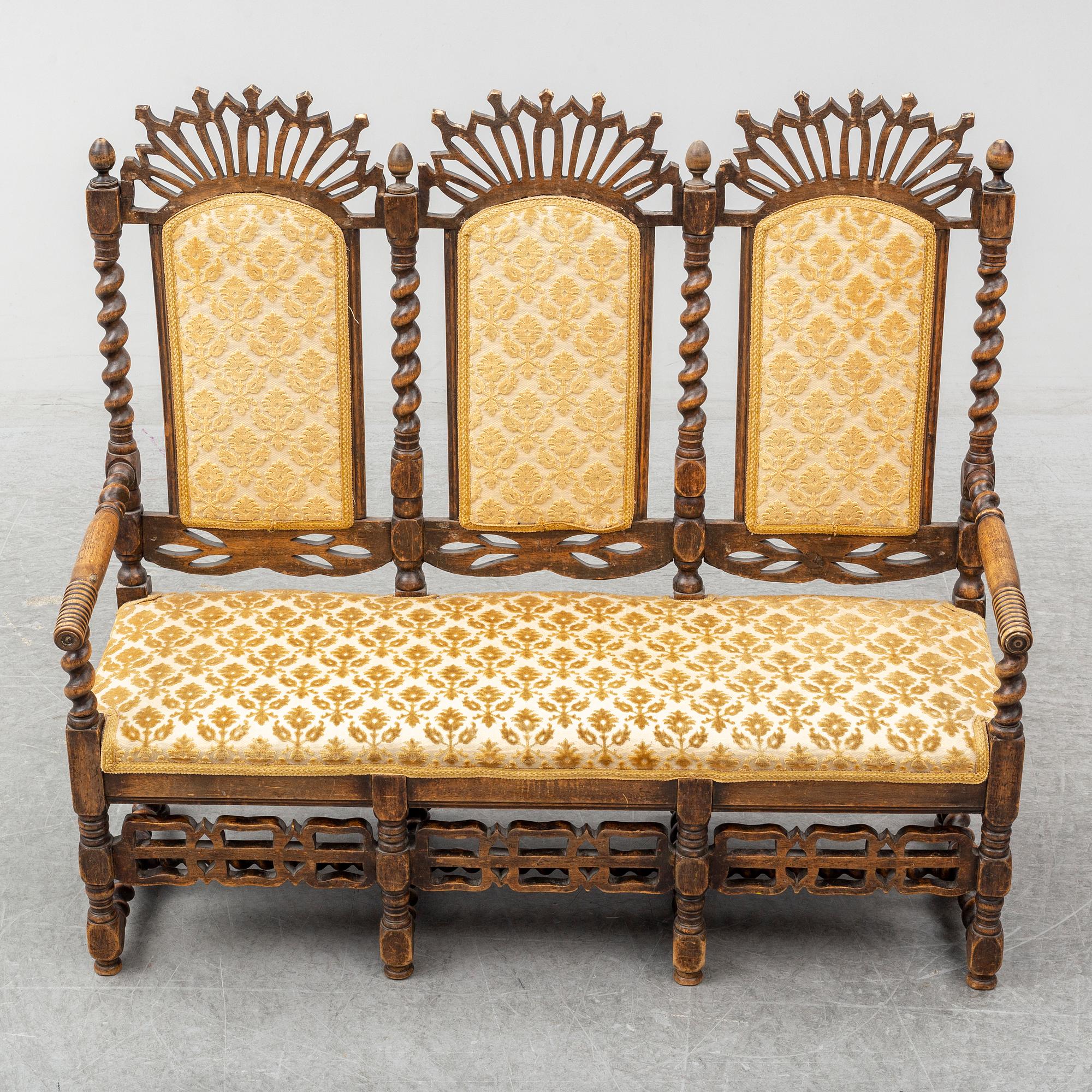 A children's sofa, late 19th Century.