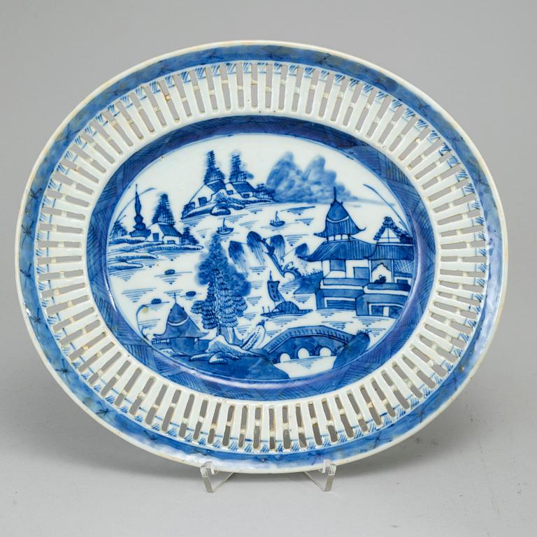 Two chesnut basket stands, Qing dynasty, 19th Century.